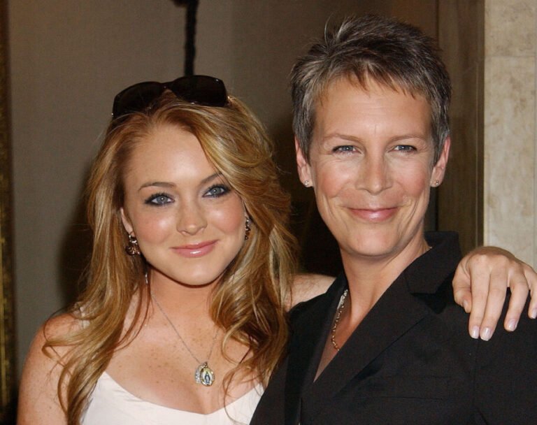 Lindsay Lohan Gifted Jamie Lee Curtis These Gold Under-Eye Masks